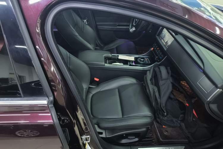 Used Jaguar XFL 2020 XFL 2.0T P200 Two-Wheel-Drive Windflower Edition Right Front Seat