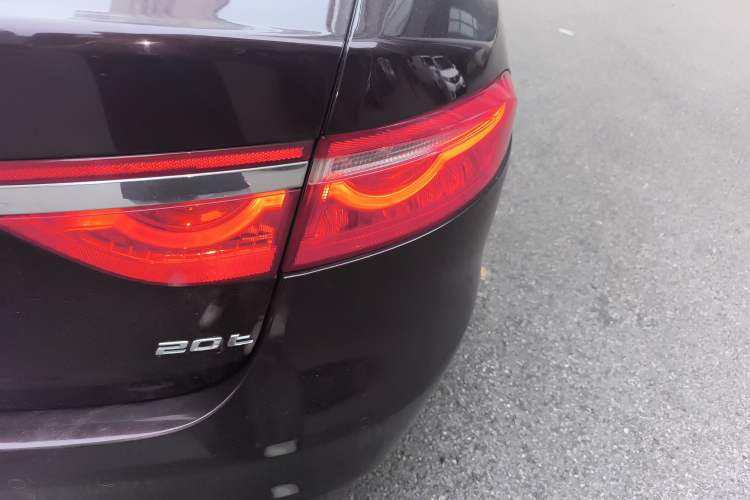 Used Jaguar XFL 2020 XFL 2.0T P200 Two-Wheel-Drive Windflower Edition Right Rear Taillight