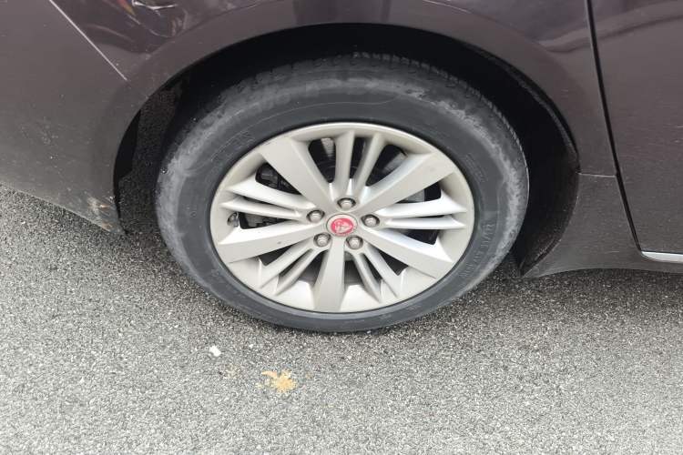 Used Jaguar XFL 2020 XFL 2.0T P200 Two-Wheel-Drive Windflower Edition Right Rear Wheel Hub