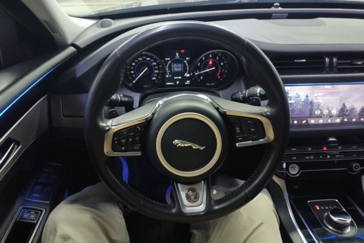 Used Jaguar XFL 2020 XFL 2.0T P200 Two-Wheel-Drive Windflower Edition Steering Wheel
