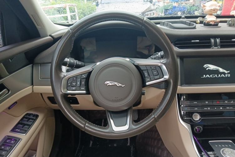 Used Jaguar XFL 2020 XFL 2.0T P200 Two-Wheel-Drive Elite Edition Steering Wheel
