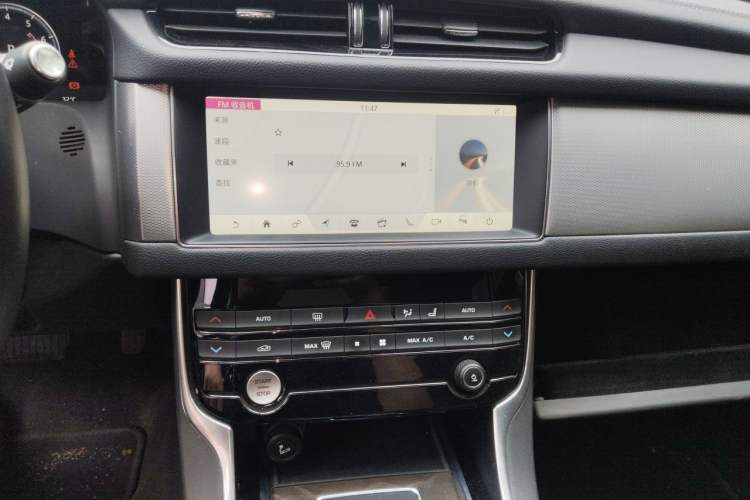 Used Jaguar XFL 2020 XFL 2.0T P250 Four-Wheel Drive Luxury Edition Audio And AC Panel