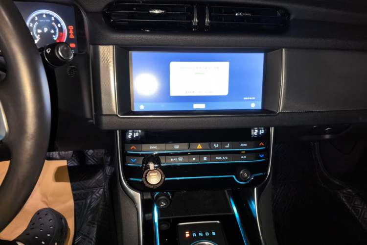 Used Jaguar XFL 2020 XFL 2.0T P200 Two-Wheel-Drive Elite Edition Audio And AC Panel