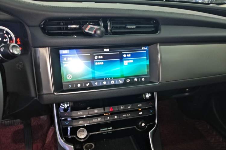 Used Jaguar XFL 2020 XFL 2.0T P250 Four-Wheel Drive Luxury Edition Audio And AC Panel