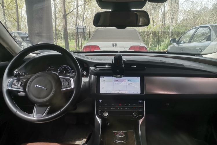 Used Jaguar XFL 2020 XFL 2.0T P250 Four-Wheel Drive Luxury Edition Audio And AC Panel