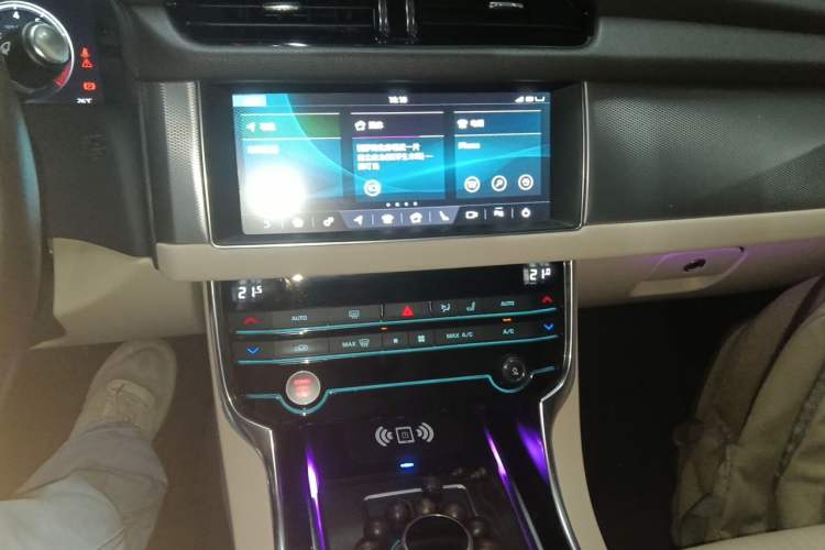Used Jaguar XFL 2020 XFL 2.0T P250 Two-Wheel-Drive Luxury Edition Audio And AC Panel