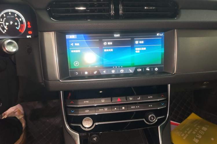Used Jaguar XFL 2020 XFL 2.0T P200 Two-Wheel-Drive Elite Edition Audio And AC Panel