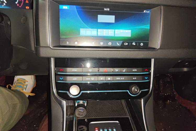 Used Jaguar XFL 2020 XFL 2.0T P200 Two-Wheel-Drive Rally Flag Edition Audio And AC Panel