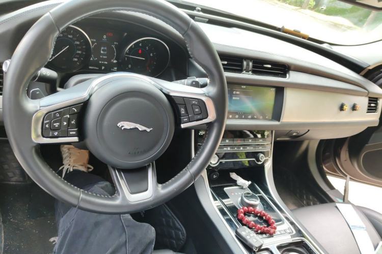 Used Jaguar XFL 2020 XFL 2.0T P200 Two-Wheel-Drive Windflower Edition Center Console