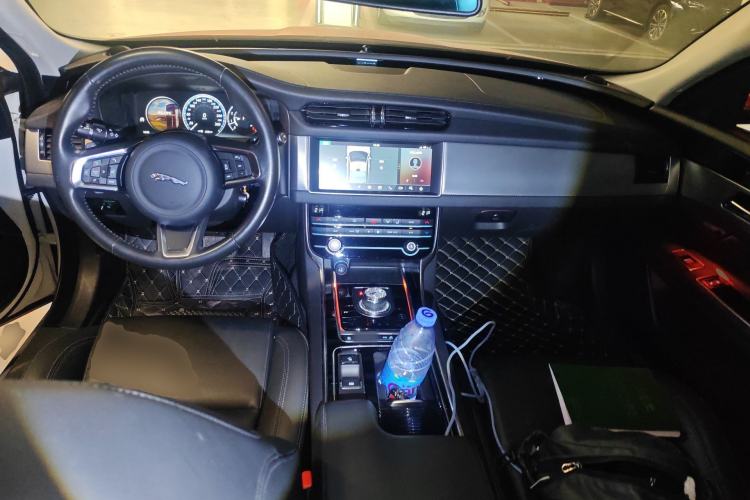 Used Jaguar XFL 2020 XFL 2.0T P200 Two-Wheel-Drive Elite Edition Center Console