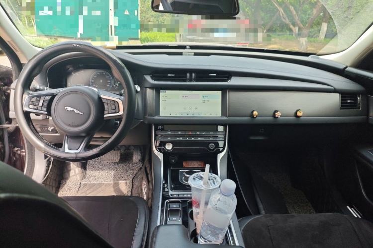 Used Jaguar XFL 2020 XFL 2.0T P200 Two-Wheel-Drive Rally Flag Edition Center Console
