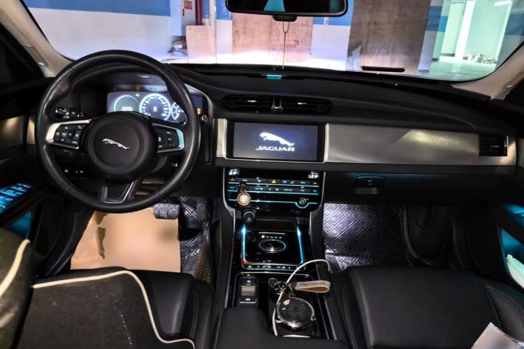 Used Jaguar XFL 2020 XFL 2.0T P200 Two-Wheel-Drive Elite Edition Center Console