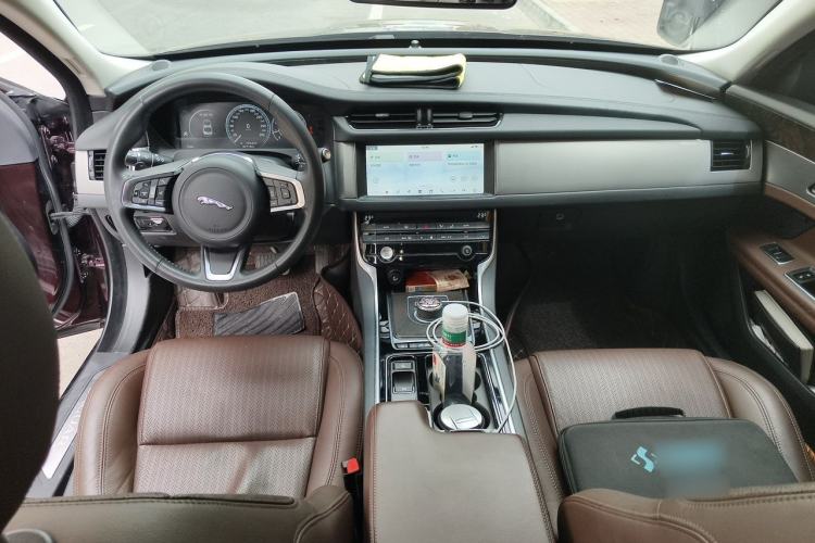 Used Jaguar XFL 2020 XFL 2.0T P250 Two-Wheel-Drive Luxury Edition Center Console