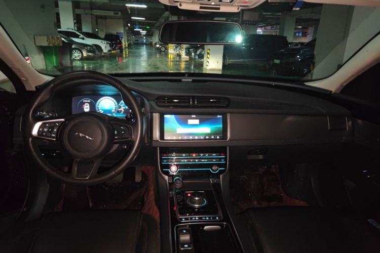 Used Jaguar XFL 2020 XFL 2.0T P200 Two-Wheel-Drive Rally Flag Edition Center Console