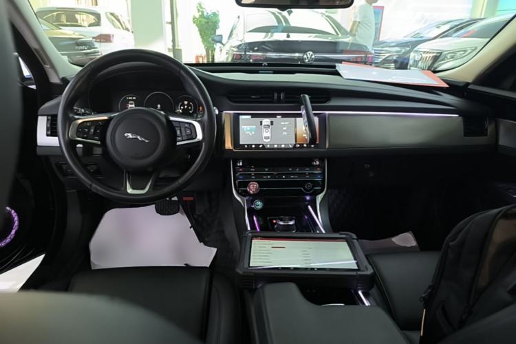 Used Jaguar XFL 2020 XFL 2.0T P200 Two-Wheel-Drive Elite Edition Center Console