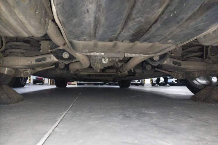 Used Jaguar XFL 2020 XFL 2.0T P200 Two-Wheel-Drive Rally Flag Edition Chassis Rear