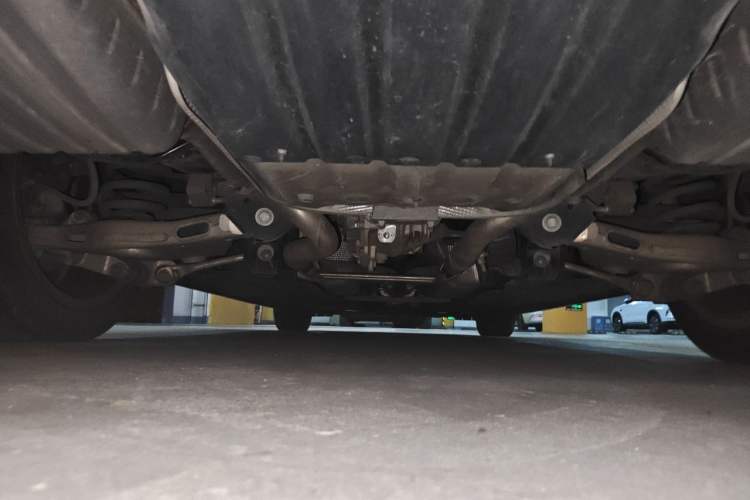 Used Jaguar XFL 2020 XFL 2.0T P200 Two-Wheel-Drive Elite Edition Chassis Rear