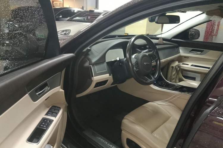 Used Jaguar XFL 2020 XFL 2.0T P250 Two-Wheel-Drive Luxury Edition Driver Seat