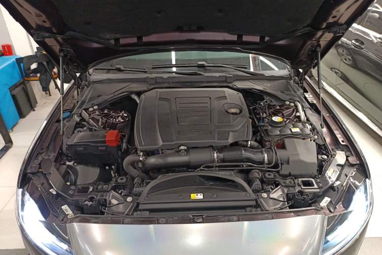 Used Jaguar XFL 2020 XFL 2.0T P200 Two-Wheel-Drive Elite Edition Engine Bay