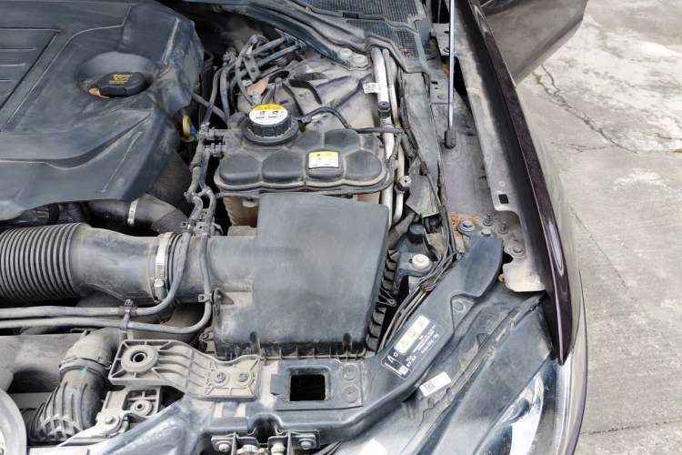 Used Jaguar XFL 2020 XFL 2.0T P200 Two-Wheel-Drive Windflower Edition Engine Bay Left