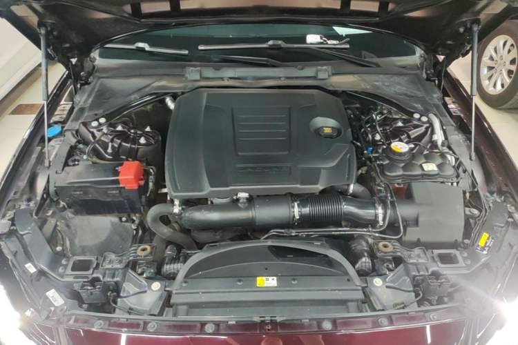 Used Jaguar XFL 2020 XFL 2.0T P200 Two-Wheel-Drive Rally Flag Edition Engine Bay