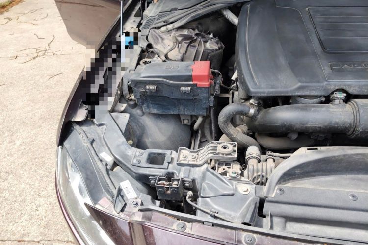 Used Jaguar XFL 2020 XFL 2.0T P200 Two-Wheel-Drive Windflower Edition Engine Bay Right