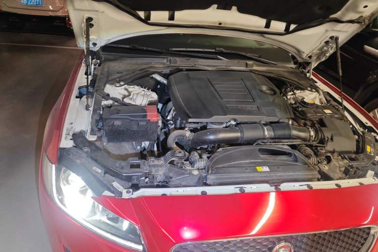 Used Jaguar XFL 2020 XFL 2.0T P200 Two-Wheel-Drive Elite Edition Engine Bay Right