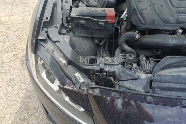 Used Jaguar XFL 2020 XFL 2.0T P200 Two-Wheel-Drive Rally Flag Edition Engine Bay Right