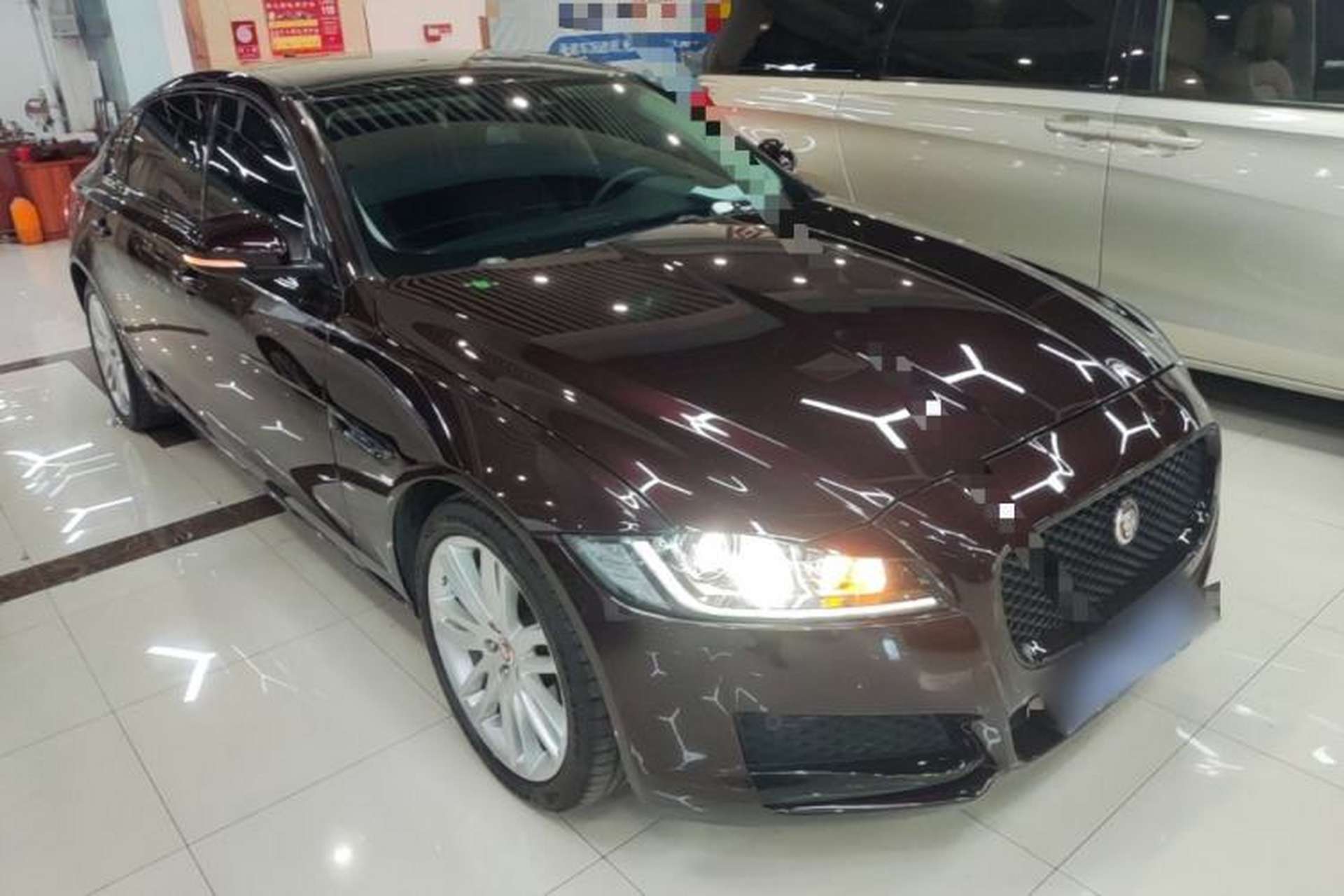 Used Jaguar XFL 2020 XFL 2.0T P200 Two-Wheel-Drive Rally Flag Edition Front Right 45 Deg