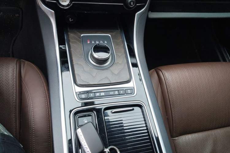 Used Jaguar XFL 2020 XFL 2.0T P250 Four-Wheel Drive Luxury Edition Gear Lever
