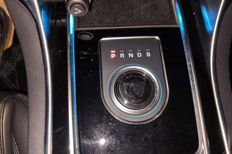 Used Jaguar XFL 2020 XFL 2.0T P200 Two-Wheel-Drive Elite Edition Gear Lever