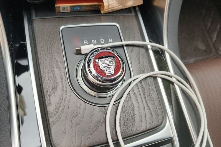 Used Jaguar XFL 2020 XFL 2.0T P250 Two-Wheel-Drive Luxury Edition Gear Lever