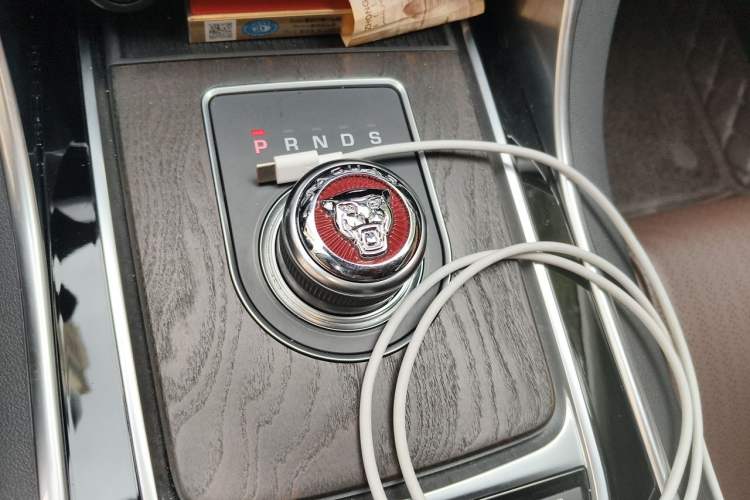 Used Jaguar XFL 2020 XFL 2.0T P250 Two-Wheel-Drive Luxury Edition Gear Lever