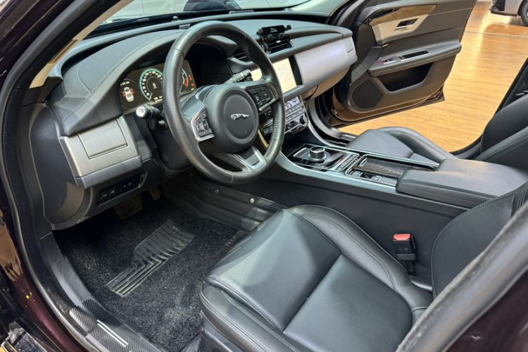 Used Jaguar XFL 2020 XFL 2.0T P200 Two-Wheel-Drive Elite Edition Interior 1
