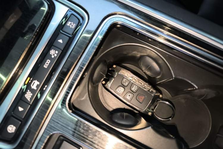 Used Jaguar XFL 2020 XFL 2.0T P200 Two-Wheel-Drive Elite Edition Interior 1