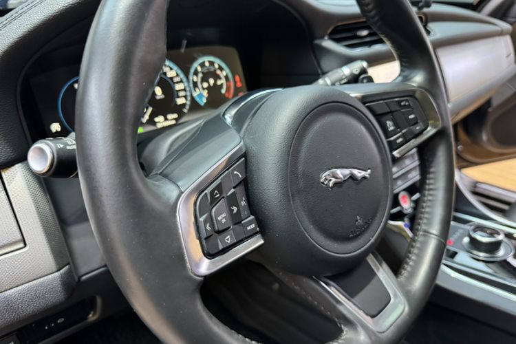 Used Jaguar XFL 2020 XFL 2.0T P200 Two-Wheel-Drive Elite Edition Interior 10