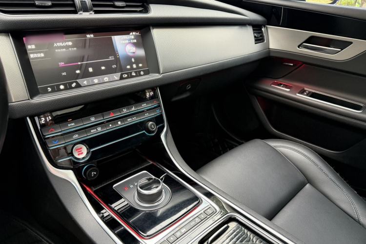 Used Jaguar XFL 2020 XFL 2.0T P200 Two-Wheel-Drive Elite Edition Interior 11