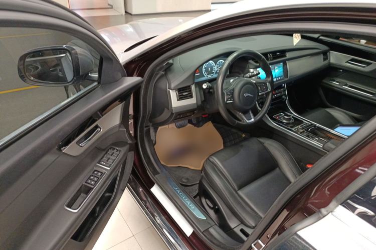 Used Jaguar XFL 2020 XFL 2.0T P200 Two-Wheel-Drive Elite Edition Interior 2