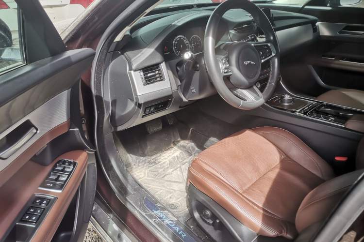 Used Jaguar XFL 2020 XFL 2.0T P250 Four-Wheel Drive Luxury Edition Interior 2