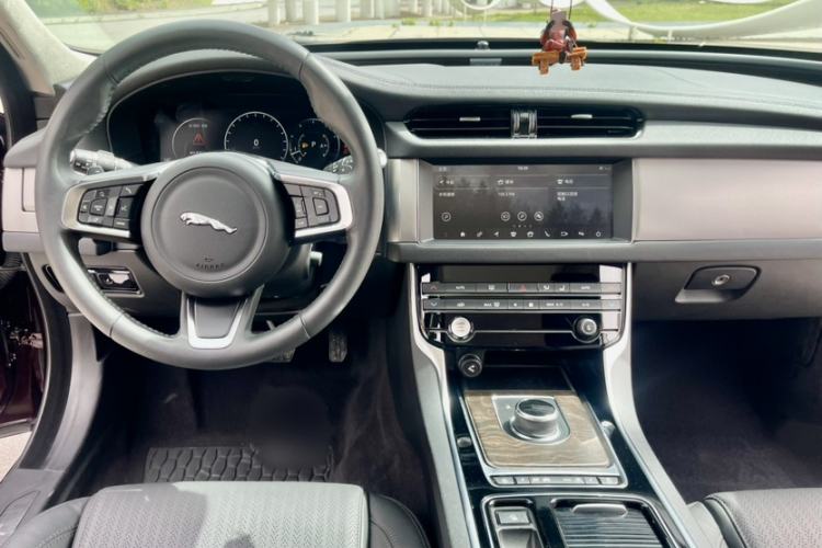 Used Jaguar XFL 2020 XFL 2.0T P250 Four-Wheel Drive Luxury Edition Interior 3