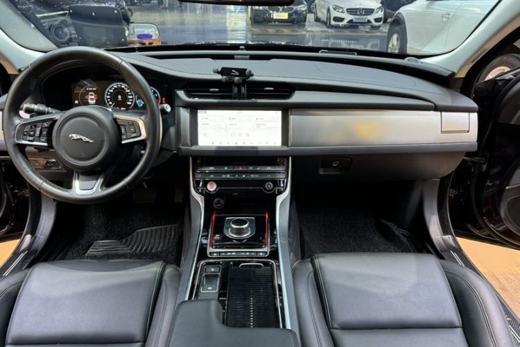 Used Jaguar XFL 2020 XFL 2.0T P200 Two-Wheel-Drive Elite Edition Interior 3