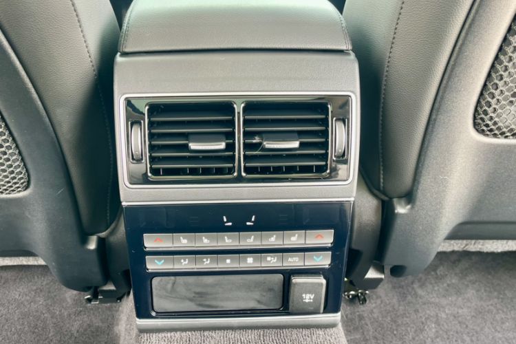 Used Jaguar XFL 2020 XFL 2.0T P250 Four-Wheel Drive Luxury Edition Interior 4