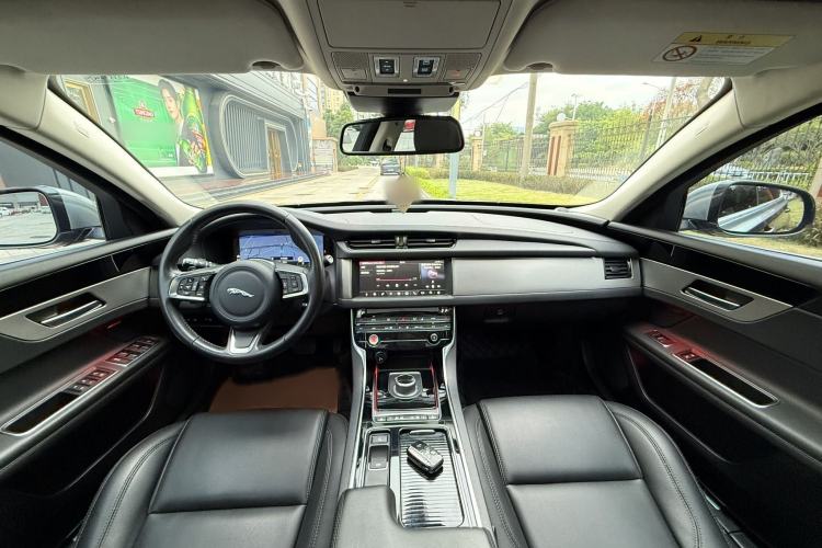 Used Jaguar XFL 2020 XFL 2.0T P200 Two-Wheel-Drive Elite Edition Interior 4