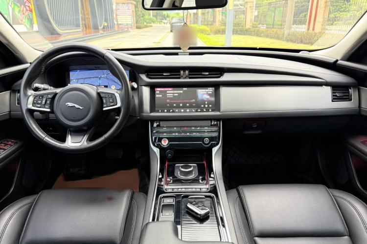 Used Jaguar XFL 2020 XFL 2.0T P200 Two-Wheel-Drive Elite Edition Interior 5