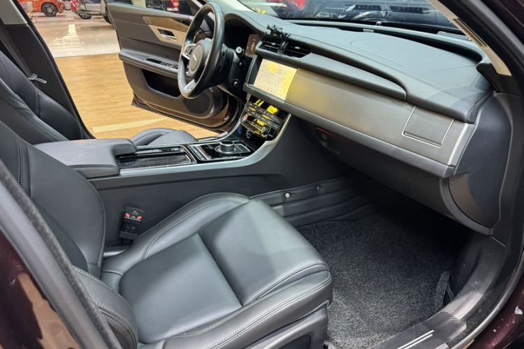 Used Jaguar XFL 2020 XFL 2.0T P200 Two-Wheel-Drive Elite Edition Interior 6