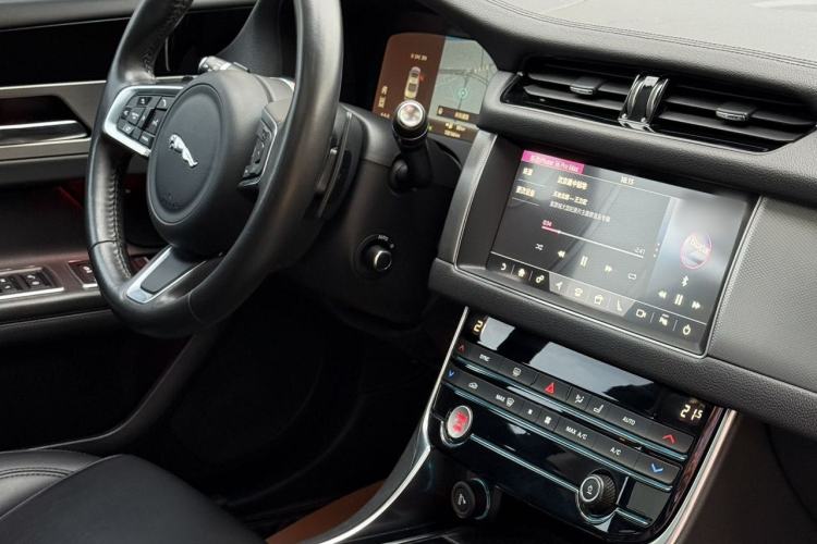 Used Jaguar XFL 2020 XFL 2.0T P200 Two-Wheel-Drive Elite Edition Interior 9