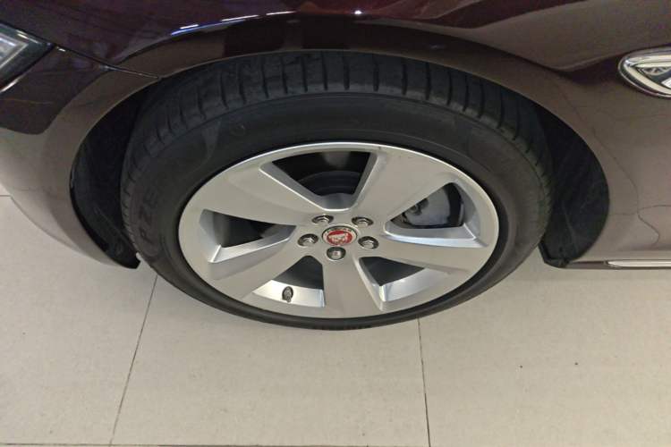 Used Jaguar XFL 2020 XFL 2.0T P200 Two-Wheel-Drive Elite Edition Left Front Wheel Hub
