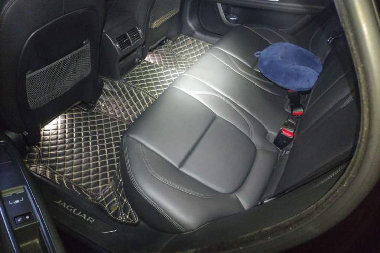 Used Jaguar XFL 2020 XFL 2.0T P200 Two-Wheel-Drive Rally Flag Edition Left Rear Seat