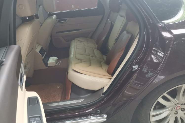 Used Jaguar XFL 2020 XFL 2.0T P250 Four-Wheel Drive Luxury Edition Left Rear Seat