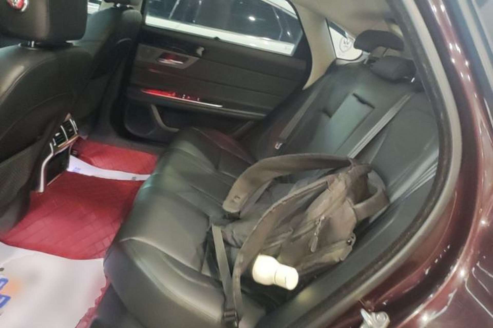 Used Jaguar XFL 2020 XFL 2.0T P200 Two-Wheel-Drive Rally Flag Edition Left Rear Seat